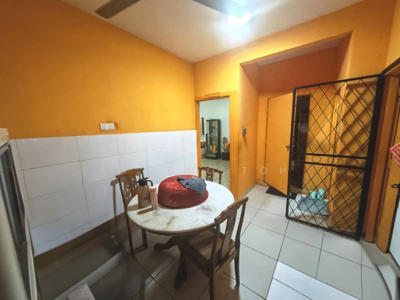 Rumah Teres 2 Tingkat untuk Dijual di Taman Munshi Ibrahim (Tampoi) - Ee Fong Toh - Dining Room - PropertyGuru.com.my
