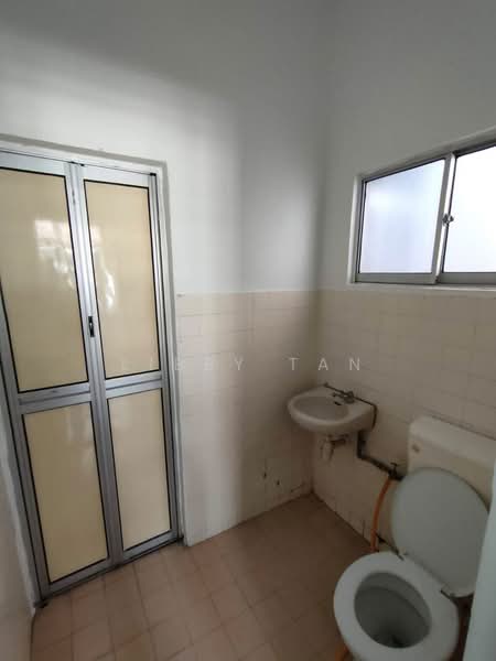 Rumah Bandar untuk Dijual di Taman Bukit Teratai (Ampang) - Libby Tan - Bathroom - PropertyGuru.com.my