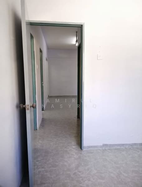 Pangsapuri untuk Dijual di Pangsapuri Seri Indah - Amirul Nasyriq - Corridor - PropertyGuru.com.my