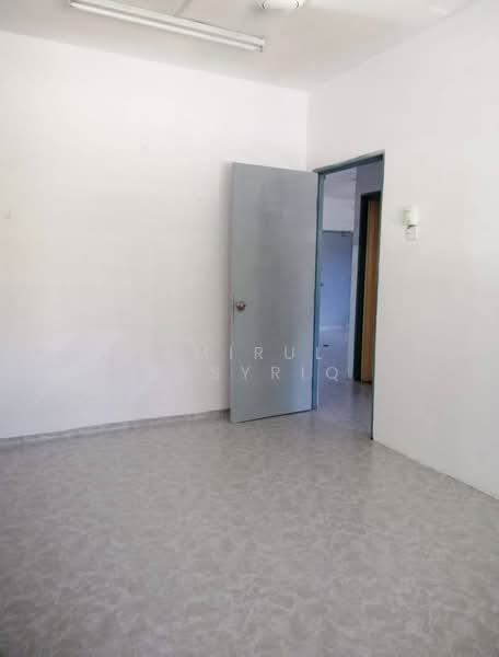 Pangsapuri untuk Dijual di Pangsapuri Seri Indah - Amirul Nasyriq - Interior - PropertyGuru.com.my