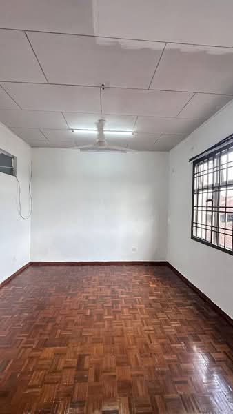 Rumah Teres 2 Tingkat untuk Disewa di Johor Bahru (Johor) - Matt Kek - 1st floor master bedroom - PropertyGuru.com.my