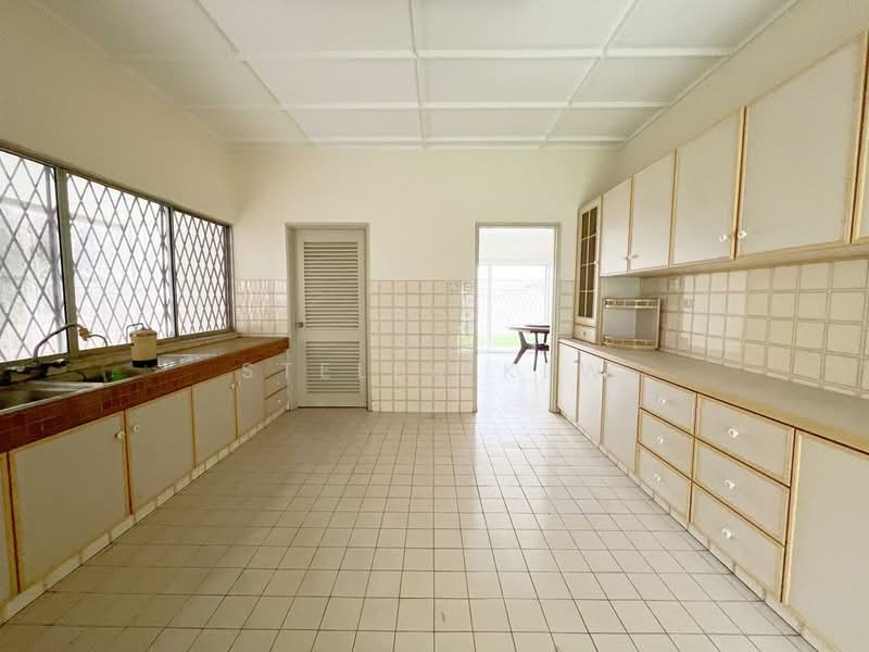 Rumah Banglo untuk Dijual di Taman Tun Dr Ismail (Kuala Lumpur) - Stella Kew - Kitchen - PropertyGuru.com.my