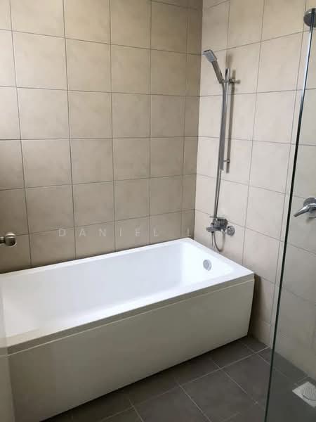 Servis Apartment untuk Disewa di Greenfield Regency - Daniel Ling - Bathroom - PropertyGuru.com.my
