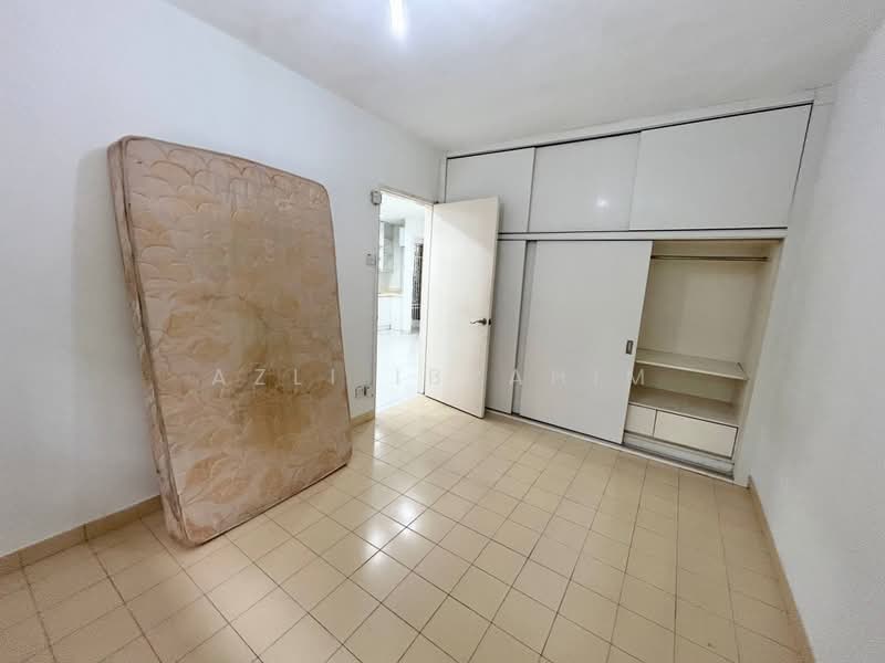 Pangsapuri untuk Dijual di Rampai Court - Azli Ibrahim - Bedroom - PropertyGuru.com.my