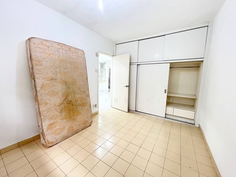 Pangsapuri untuk Dijual di Rampai Court - Azli Ibrahim - Bedroom - PropertyGuru.com.my