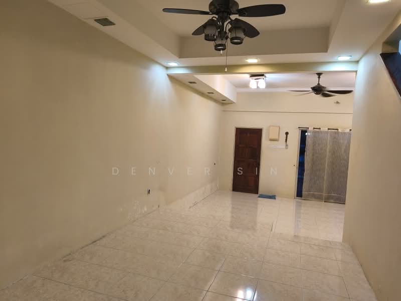 Rumah Teres untuk Dijual di Sungai Long (Bandar Sungai Long) - Denver Sin - Living Room - PropertyGuru.com.my
