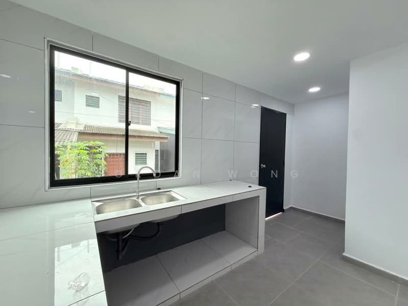 2-storey Terraced House for Sale in Taman Bukit Tiram (Ulu Tiram) - Jordan Wong - Kitchen - PropertyGuru.com.my