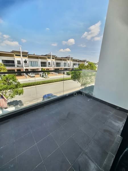 3-storey Terraced House for Sale in Rawang (Selangor) - Tris Jong - Balcony - PropertyGuru.com.my
