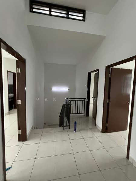 2-storey Terraced House for Sale in Bandar Puncak Alam (Puncak Alam) - Ras Shaz - Corridor - PropertyGuru.com.my