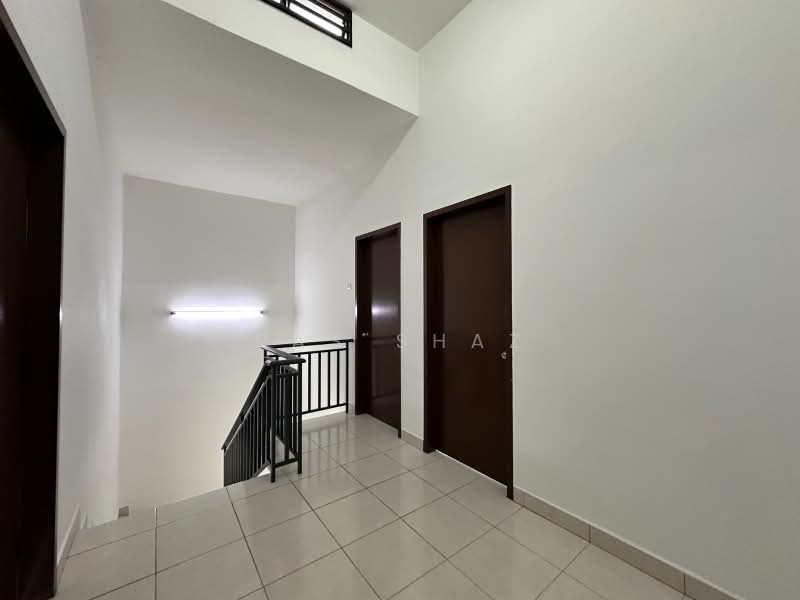 2-storey Terraced House for Sale in Bandar Puncak Alam (Puncak Alam) - Ras Shaz - Corridor - PropertyGuru.com.my