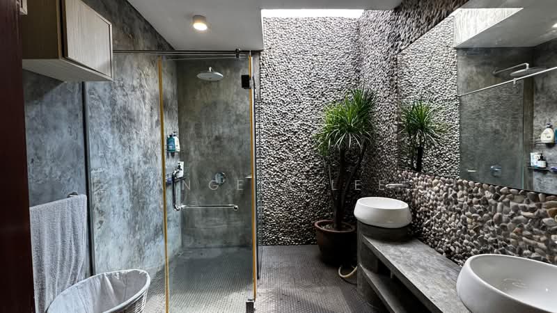 Rumah Berkembar untuk Dijual di Damansara Heights (Kuala Lumpur) - Angela Lee - Bathroom - PropertyGuru.com.my