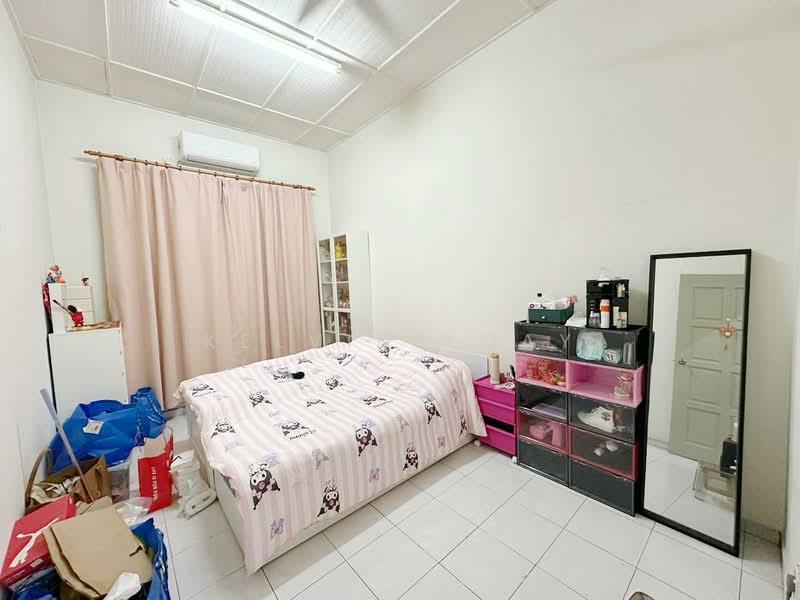 Rumah Teres 2 Tingkat untuk Dijual di Taman Desa Cemerlang (Ulu Tiram) - Kelvin Koay - Bedroom - PropertyGuru.com.my