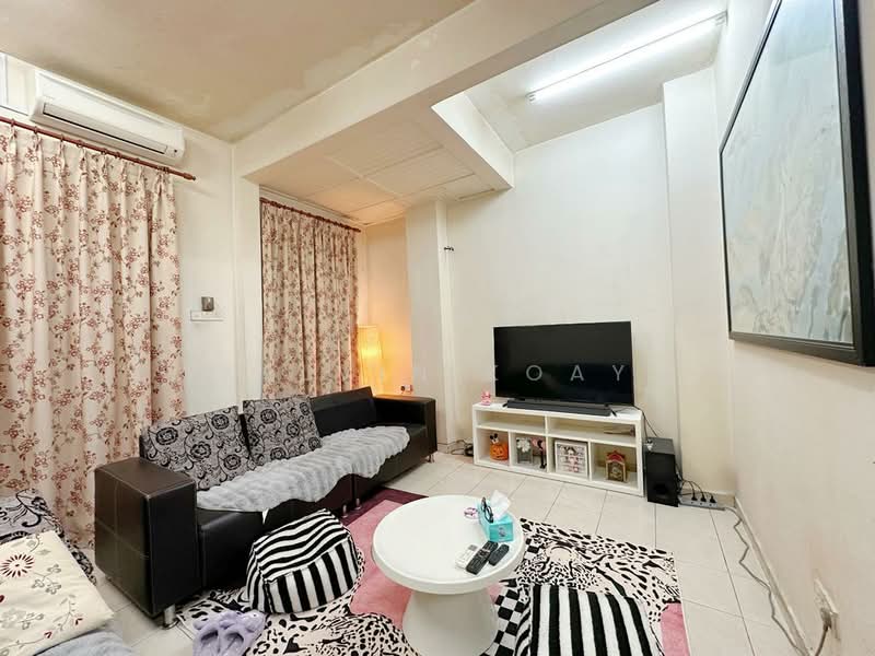 Rumah Teres 2 Tingkat untuk Dijual di Taman Desa Cemerlang (Ulu Tiram) - Kelvin Koay - Living Room - PropertyGuru.com.my