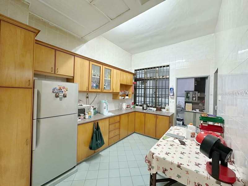 Rumah Teres 2 Tingkat untuk Dijual di Taman Desa Cemerlang (Ulu Tiram) - Kelvin Koay - Kitchen - PropertyGuru.com.my