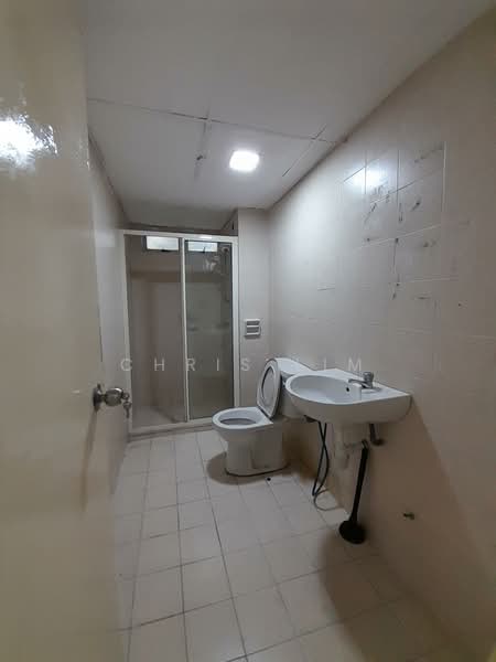 Kondominium untuk Disewa di Amadesa Resort Condominium - Chris Lim - Bathroom - PropertyGuru.com.my