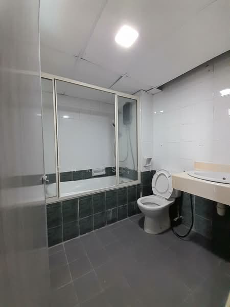 Kondominium untuk Disewa di Amadesa Resort Condominium - Chris Lim - Bathroom - PropertyGuru.com.my