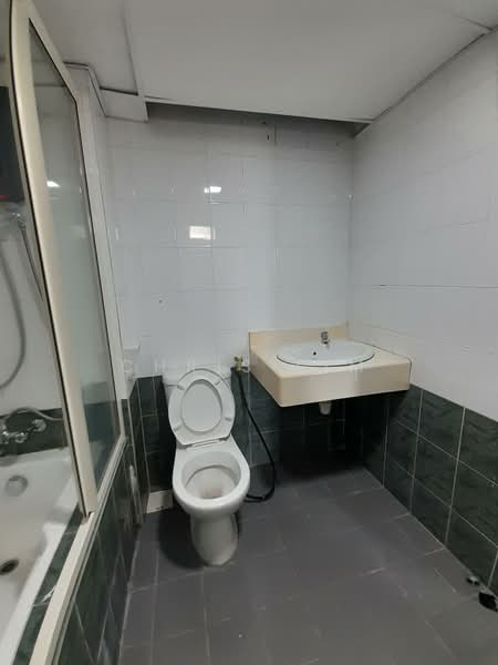 Kondominium untuk Disewa di Amadesa Resort Condominium - Chris Lim - Bathroom - PropertyGuru.com.my