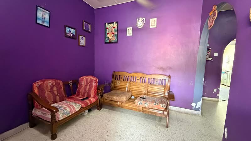 Rumah Teres 1-Tingkat untuk Dijual di Taman Tasik Teratai (Serendah) - Dr Shahril Nizam - Living Room - PropertyGuru.com.my