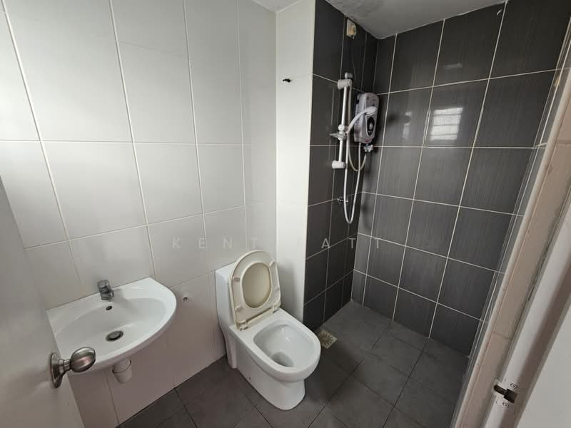 Kondominium untuk Disewa di Imperial Residence - Kent Fatt - Bathroom - PropertyGuru.com.my