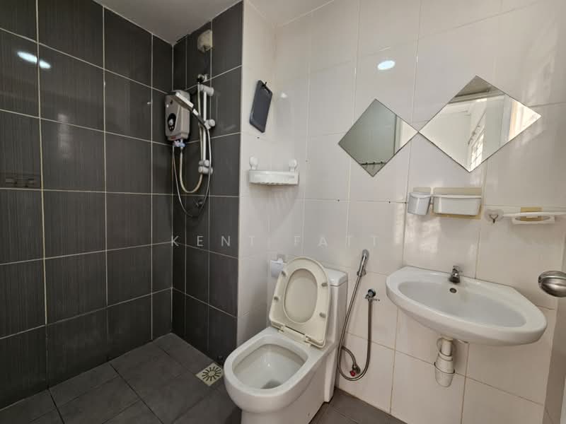 Kondominium untuk Disewa di Imperial Residence - Kent Fatt - Bathroom - PropertyGuru.com.my