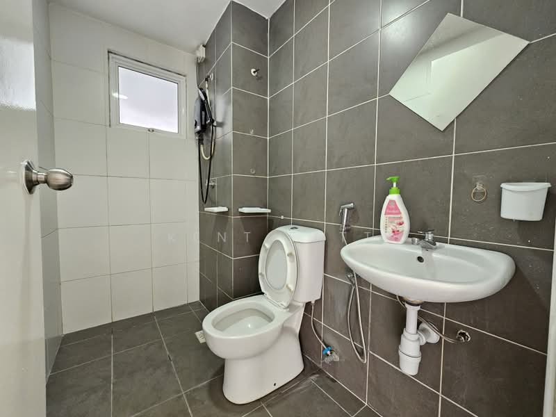 Kondominium untuk Disewa di Imperial Residence - Kent Fatt - Bathroom - PropertyGuru.com.my