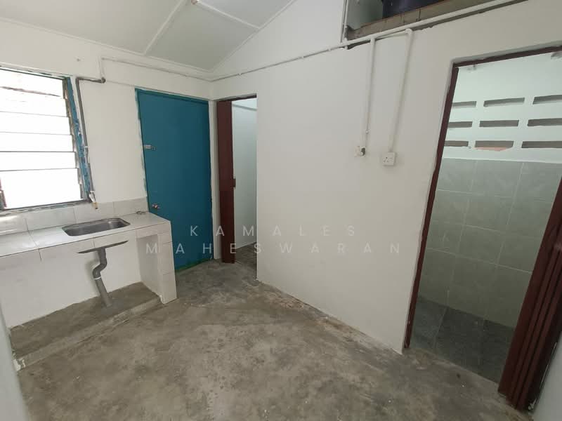 Rumah Teres 1 Tingkat untuk Dijual di Taman Cheras Jaya (Cheras) - Kamales Maheswaran - Kitchen - PropertyGuru.com.my