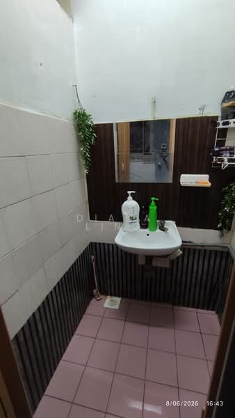 Pangsapuri untuk Dijual di Sri Dahlia - Diana Ling - Bathroom - PropertyGuru.com.my