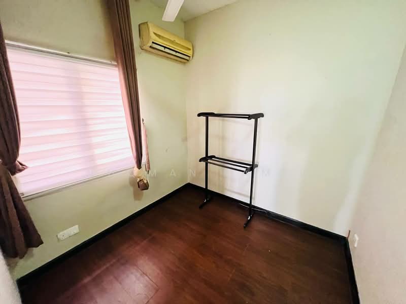 Pangsapuri untuk Dijual di Kristal Villa - Luqman Ramli - Bedroom - PropertyGuru.com.my