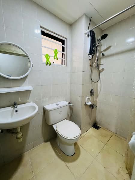 Pangsapuri untuk Dijual di Kristal Villa - Luqman Ramli - Bathroom - PropertyGuru.com.my