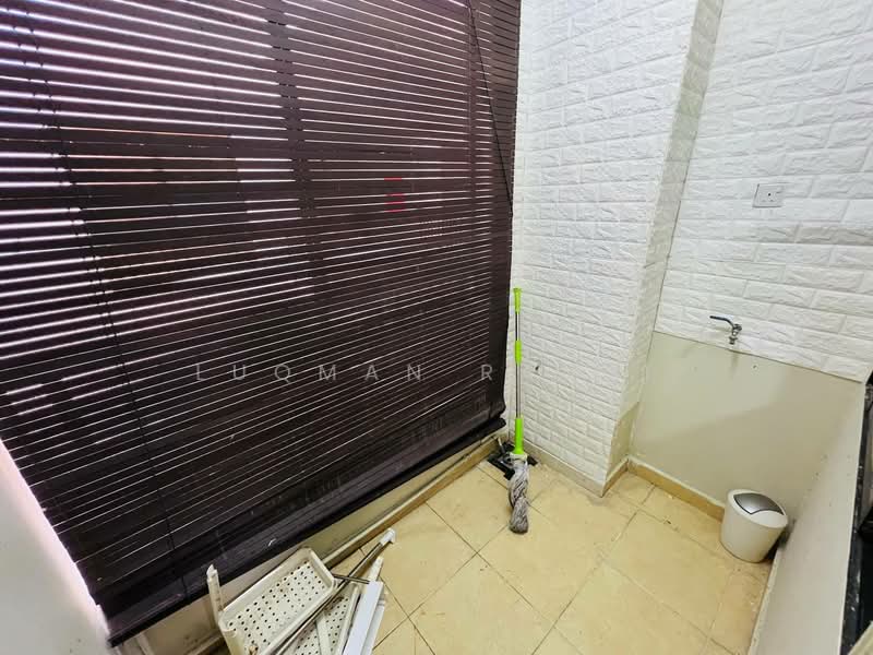 Pangsapuri untuk Dijual di Kristal Villa - Luqman Ramli - Balcony - PropertyGuru.com.my