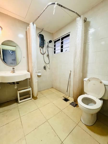 Pangsapuri untuk Dijual di Kristal Villa - Luqman Ramli - Bathroom - PropertyGuru.com.my
