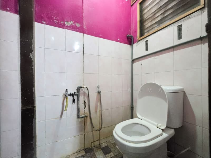 Rumah Teres 2 Tingkat untuk Dijual di Taman Setapak Permai (Setapak) - Thoriq Suparman - Bathroom - PropertyGuru.com.my