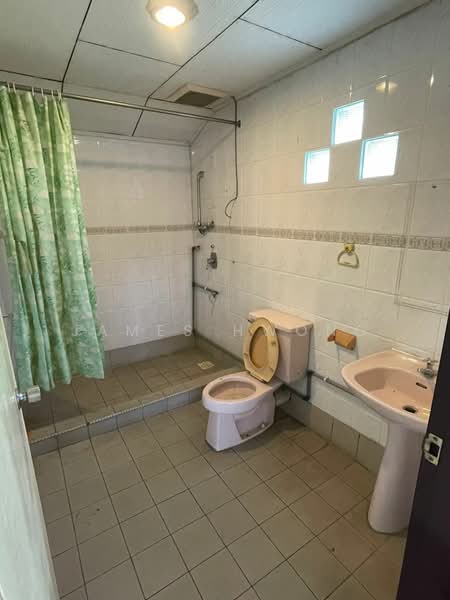 Rumah Banglo untuk Dijual di Taman Luyang (Kota Kinabalu) - James Hwong - Bathroom - PropertyGuru.com.my