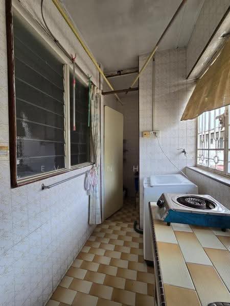 Rumah Flat untuk Dijual di Flat Taman Ungku Tun Aminah - Evelyn Heng - Balcony - PropertyGuru.com.my