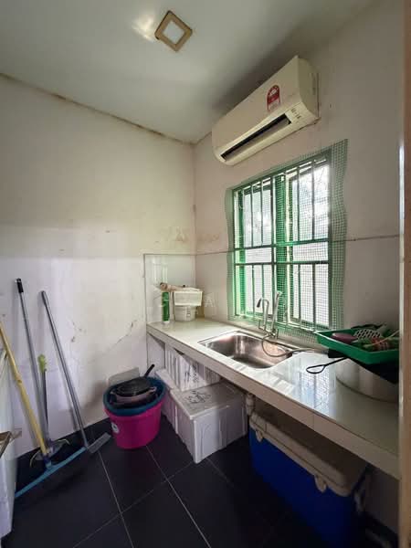 Semi-Detached House for Sale in Taman Villa Putra (Sungai Buloh) - Alicia Soo - Kitchen - PropertyGuru.com.my