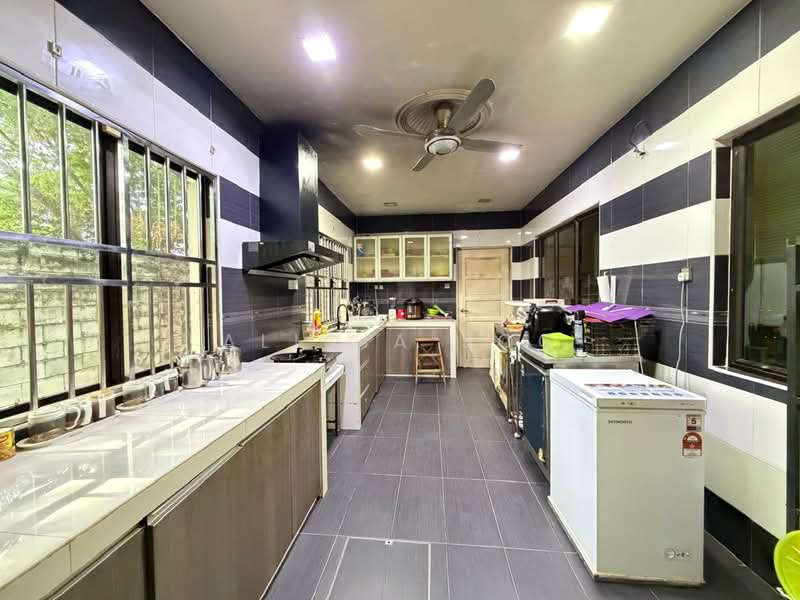 Semi-Detached House for Sale in Taman Villa Putra (Sungai Buloh) - Alicia Soo - Kitchen - PropertyGuru.com.my