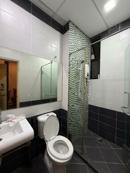 Semi-Detached House for Sale in Taman Villa Putra (Sungai Buloh) - Alicia Soo - Bathroom - PropertyGuru.com.my