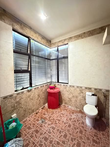Semi-Detached House for Sale in Taman Villa Putra (Sungai Buloh) - Alicia Soo - Bathroom - PropertyGuru.com.my