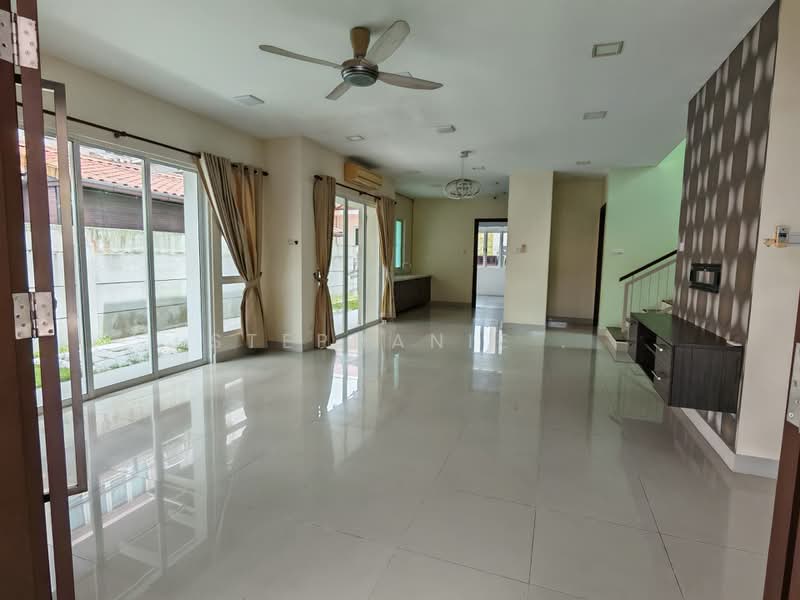 Rumah Banglo untuk Dijual di Batu Caves (Selangor) - Stephanie . - Living Room - PropertyGuru.com.my