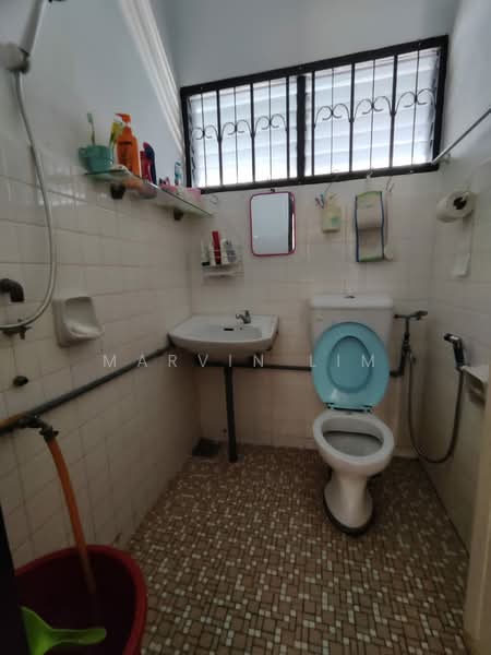 Rumah Berkembar untuk Dijual di Taman Nong Chik (Johor Bahru) - Marvin Lim - Bathroom - PropertyGuru.com.my