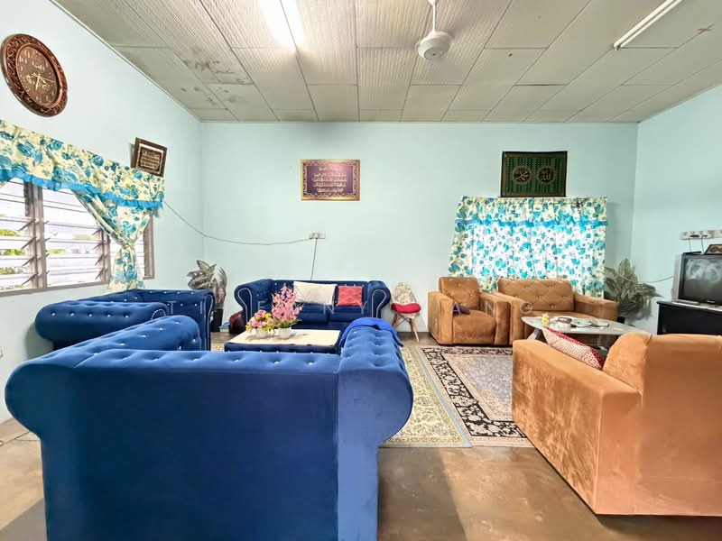 1-storey Terraced House for Sale in Kampung Baru Kundang (Rawang) - Tiffany Yang - Living Room - PropertyGuru.com.my