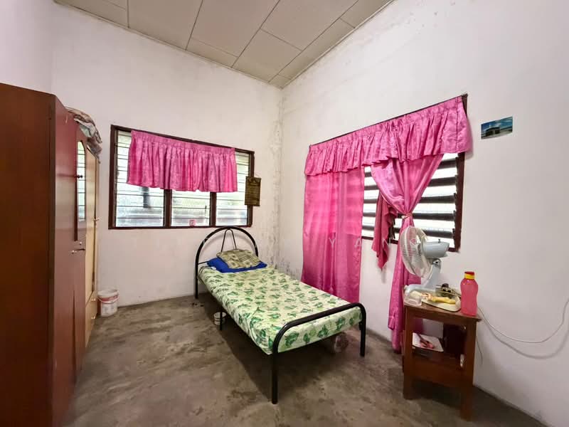 1-storey Terraced House for Sale in Kampung Baru Kundang (Rawang) - Tiffany Yang - Bilik Tidur - PropertyGuru.com.my
