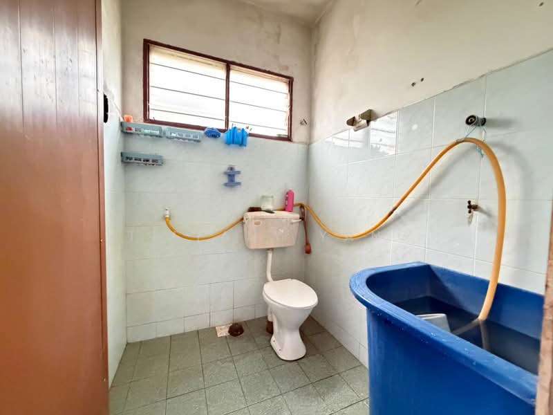 1-storey Terraced House for Sale in Kampung Baru Kundang (Rawang) - Tiffany Yang - Bathroom - PropertyGuru.com.my