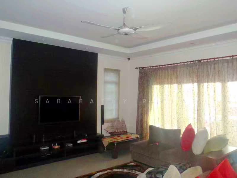 Rumah Banglo untuk Dijual di Bandar Putra Permai (Seri Kembangan) - Sababathy Pillai - Living Room - PropertyGuru.com.my
