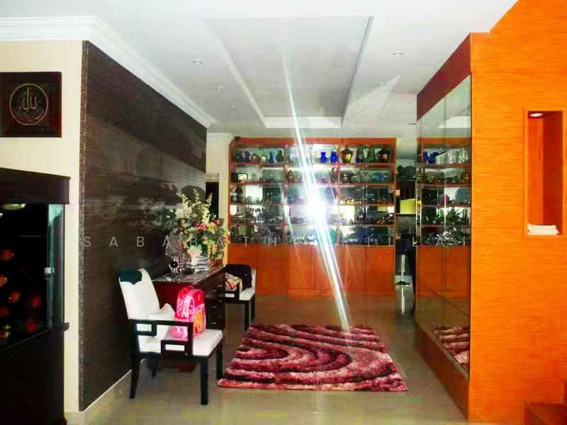 Rumah Banglo untuk Dijual di Bandar Putra Permai (Seri Kembangan) - Sababathy Pillai - Living Room - PropertyGuru.com.my