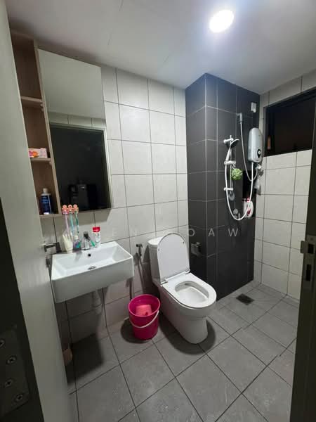 Service Residence for Sale at D'Vervain - Chen Hoaw - Bathroom - PropertyGuru.com.my