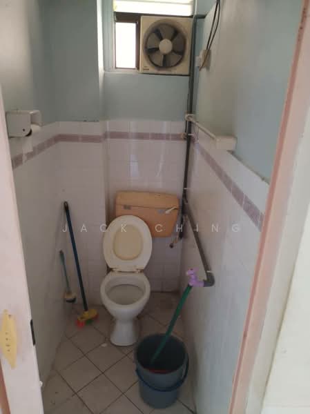 Rumah Flat untuk Dijual di Pangsapuri Jentayu @ Kangkar Pulai - Jack Ching - Bathroom - PropertyGuru.com.my