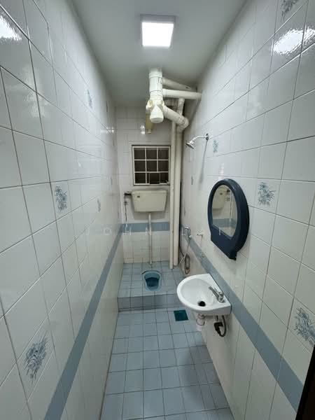 Kondominium untuk Dijual di Genting Court Condominium - John Lai - Bathroom - PropertyGuru.com.my
