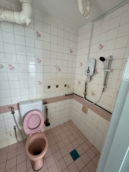 Kondominium untuk Dijual di Genting Court Condominium - John Lai - Bathroom - PropertyGuru.com.my