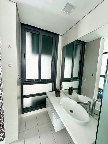 Servis Apartment untuk Disewa di Vogue Suites One - Renetta Jau - Bathroom - PropertyGuru.com.my